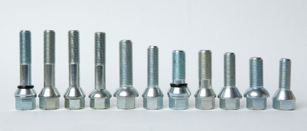 Śruby do dystansów długie