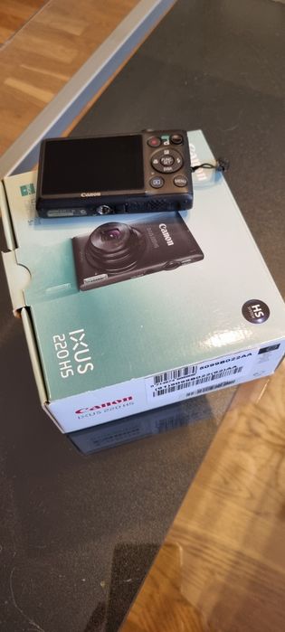 Canon ixus 220hs в ідеальному стані.