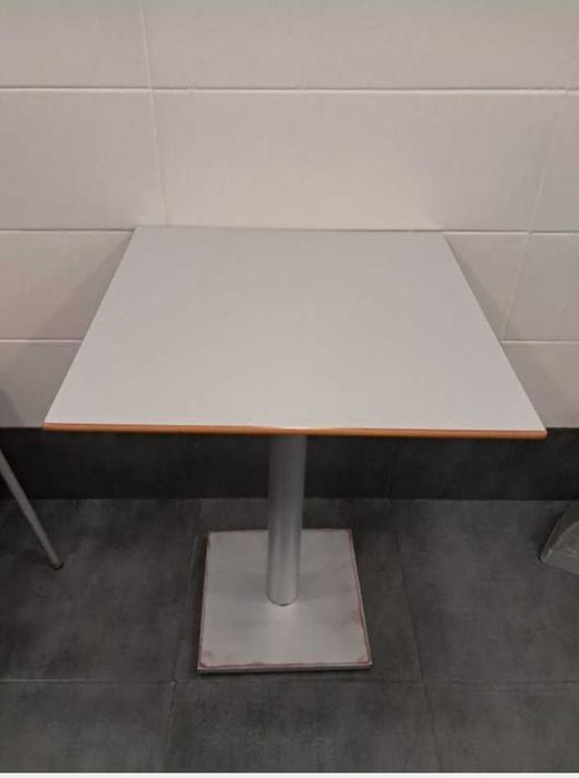 Lote de mesas e cadeiras para restauração
