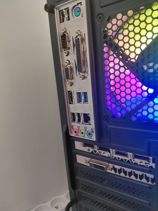 Komputer do gier i5-9400/RTX 2060/512GB SSD/8GB RAM/WIN 11 PRO/RGB