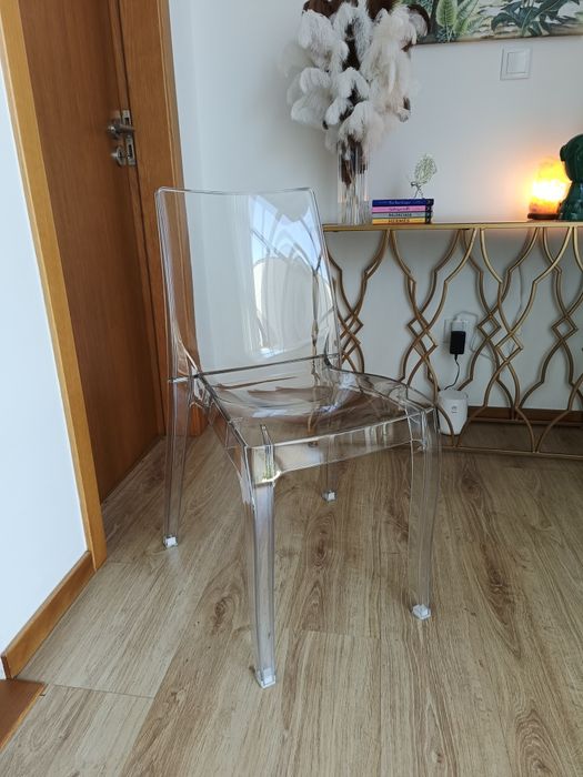 Cadeira transparente