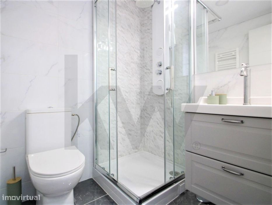 Apartamento T4 Remodelado a 4 min da Praia – Paço de Arcos