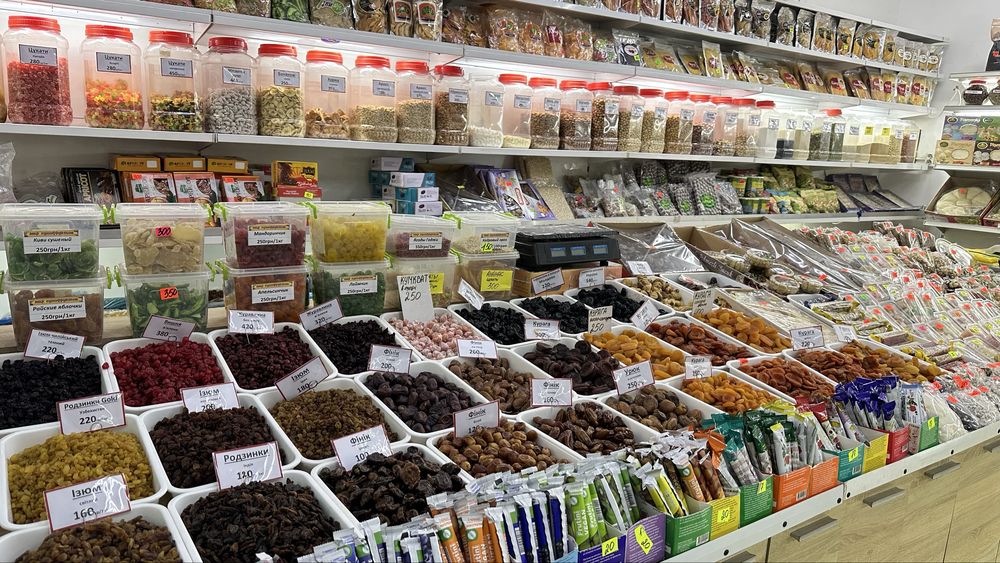 сухофрукти, горіхи, олії, чай, спеції, солодощі