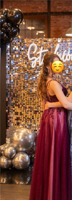 Elegancka i unikatowa sukienka studniówkowa  z cekinami