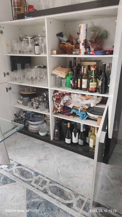 Armário de Sala/aparador- estilo moderno