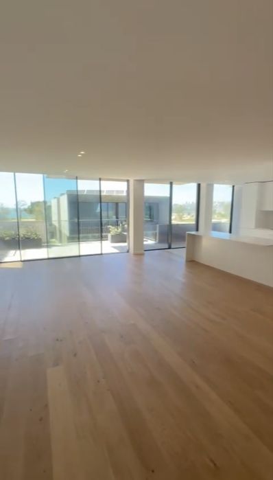 Arrendamento Apartamento T4 Living Sea