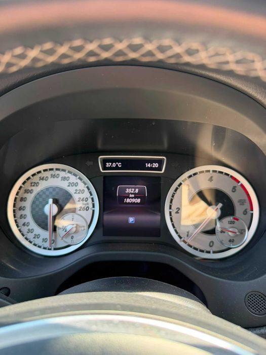 Mercedes-Benz A 180 — fotografia 12