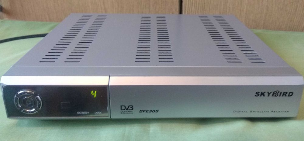 Цифровий супутниковий ресівер DF300 SKYBIRD