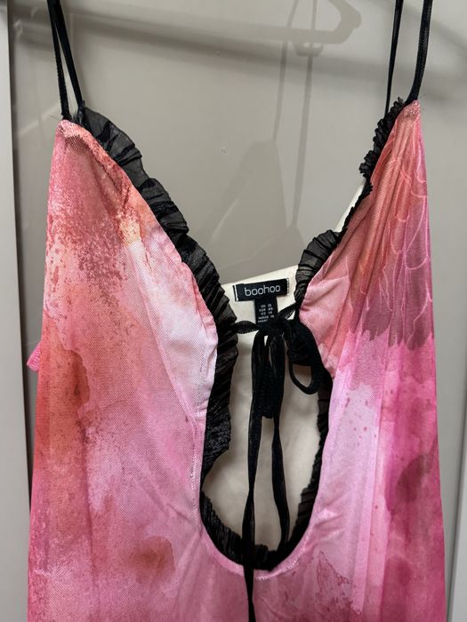 Сукня на бретелях з розрізом Boohoo