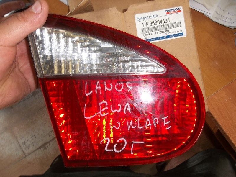 Daewoo Lanos lampa tył L w klape sedan nowa WKŁAD