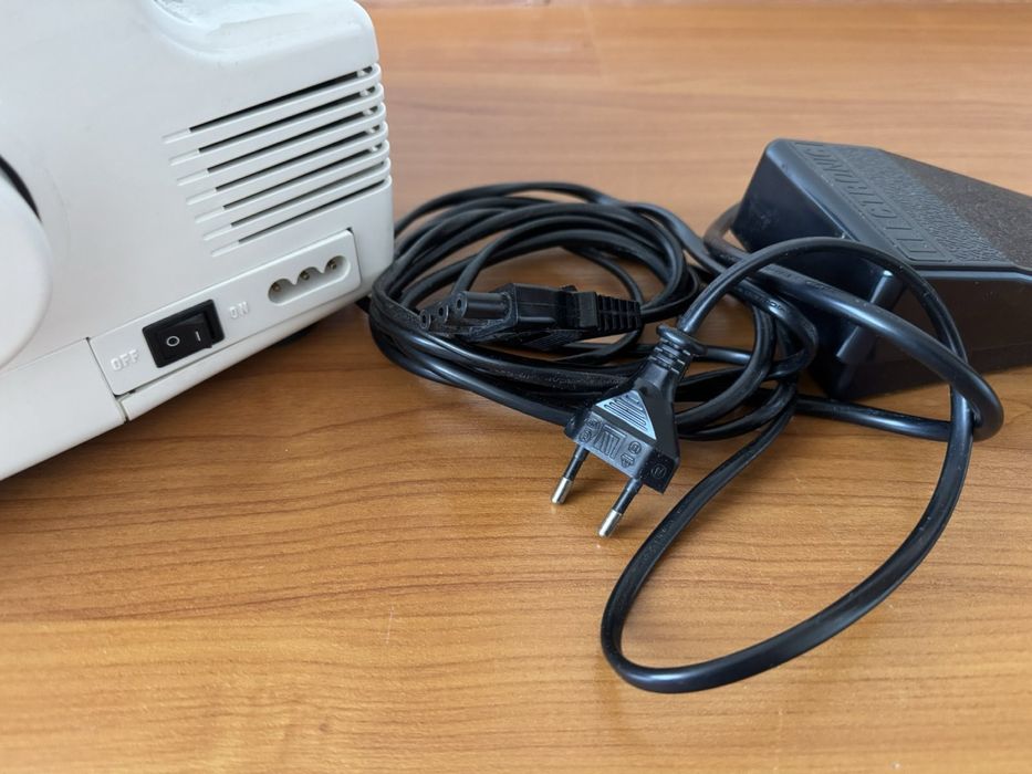 Оверлок Janome 210D
