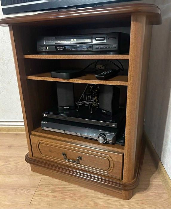 Szafka RTV S73cm , W85cm, G 45cm orzech, masywna ,bdb stan