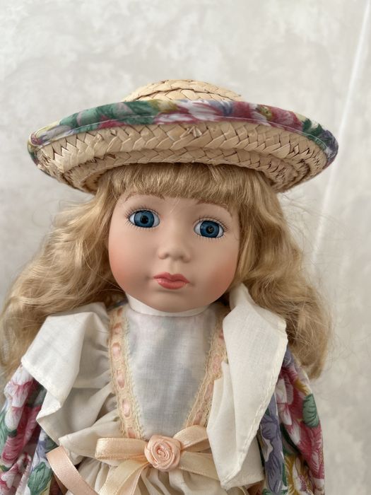 Фарфорова керамічна лялька Sisters