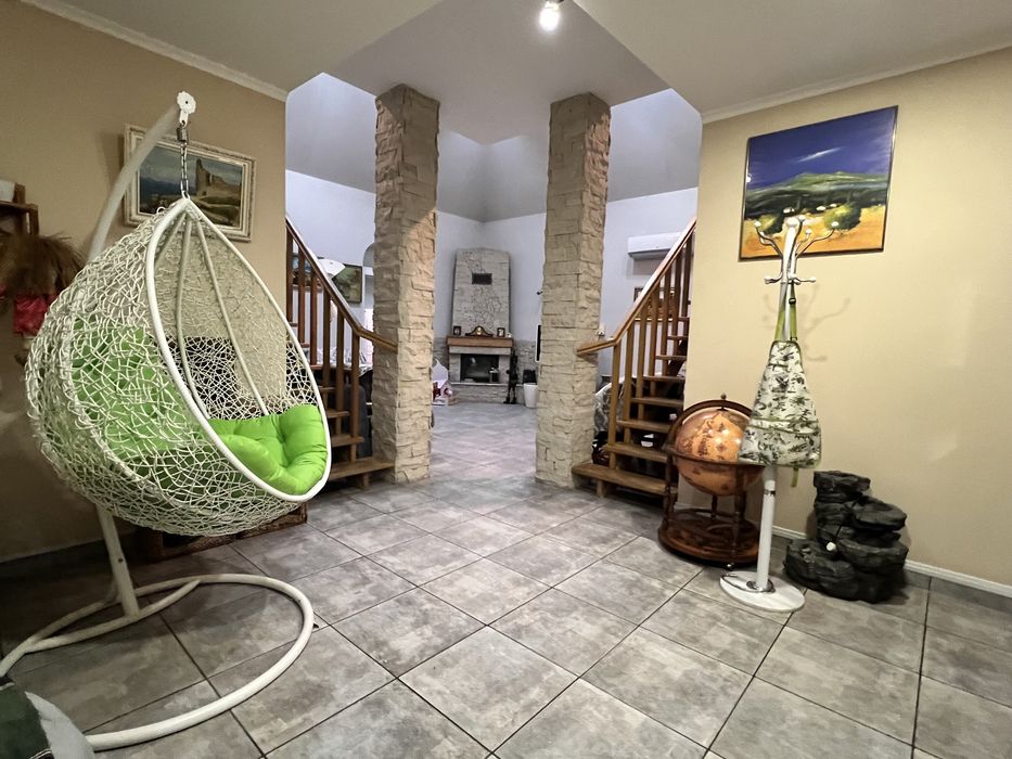 Продаж будинку  з басейном в місті Буча