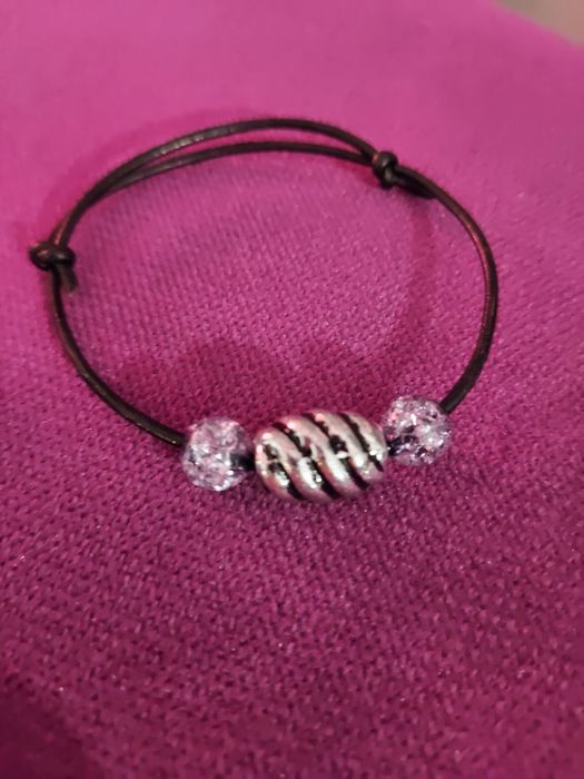 Czarna sznurkowa bransoletka