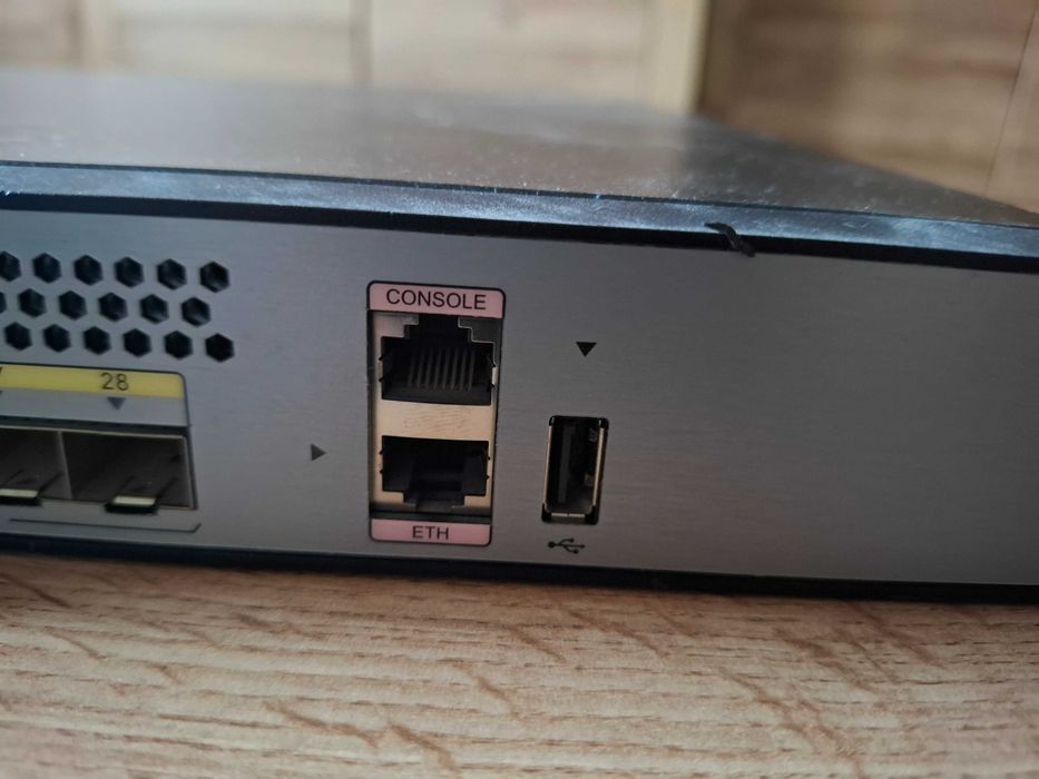 Switch Huawei S5720-28P-SI-AC (używany, sprawny)