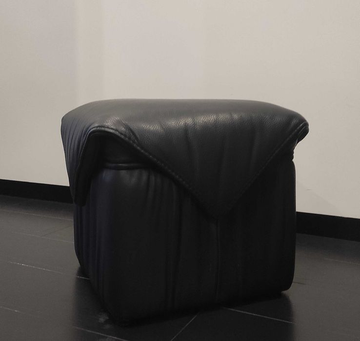 4 Pufes em pele Azul escuro