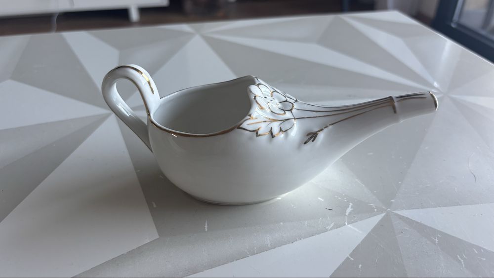 Vista Alegre – Bebedouro de Acamados / Bule de Caldo em Porcelana Antiga