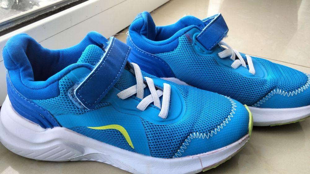 Взуття. Кросівки нахлопчика 31 розмір