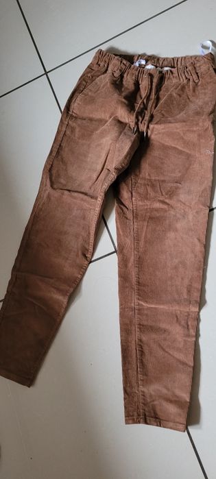 Spodnie sztruksowe damskie