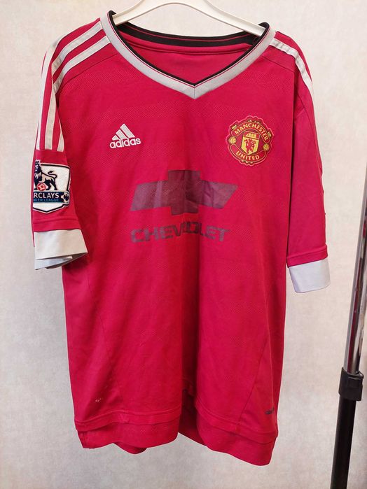 Футбольні футболки Nike та Adidas