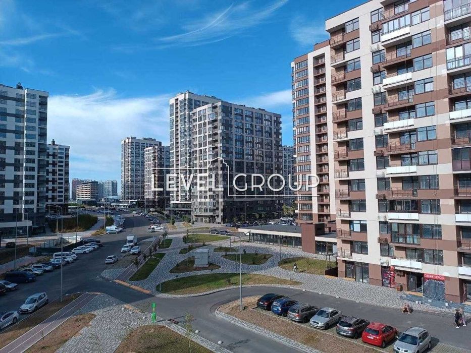 Продаж фасадного комерційного приміщення  ЖК Варшавський 1