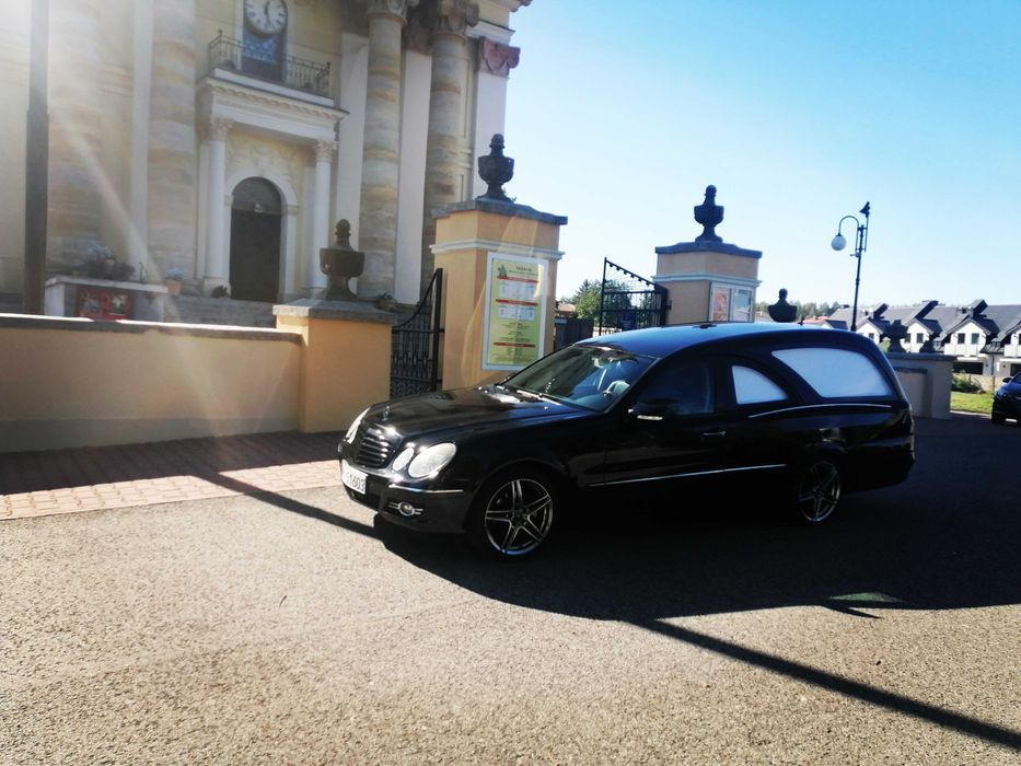 Karawan pogrzebowy Mercedes E klasa