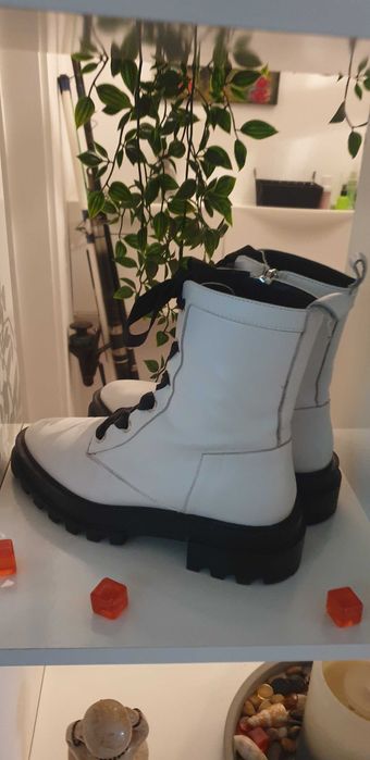 Botas brancas 37