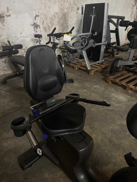 Bicicleta reclinada com TV