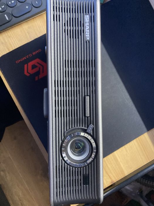 Projektor SHARP XR-1X