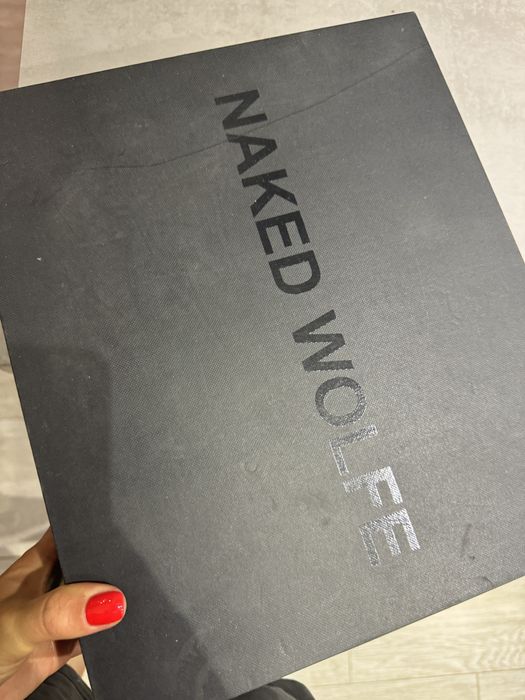 Продам кроссовки Naked Wolfe
