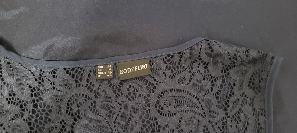 Elegancka granatowa sukienka z koronką rozmiar M, stan bardzo dobry, r