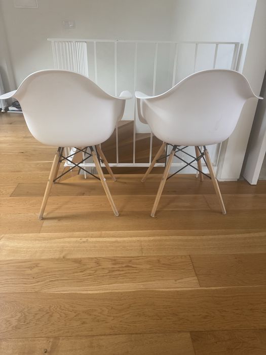 Cadeiras estilo nórdico com braços