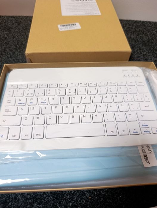 Etui z klawiaturą bezprzewodową Bluetooth do tabletu | Błękitne