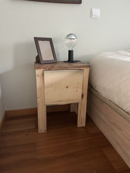 Mesa de cabeceira rustica