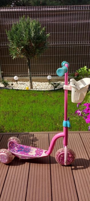 Hulajnoga trójkołowa