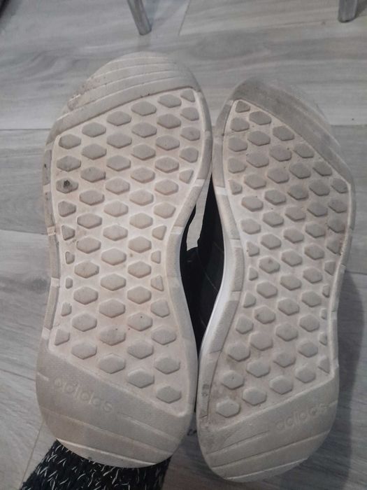 Кросівки adidas 200грн