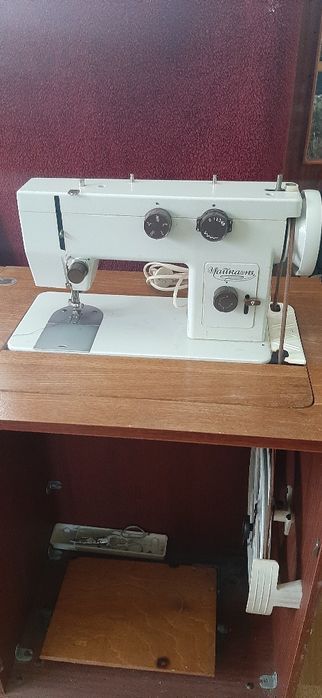 Швейна машина Чайка 143