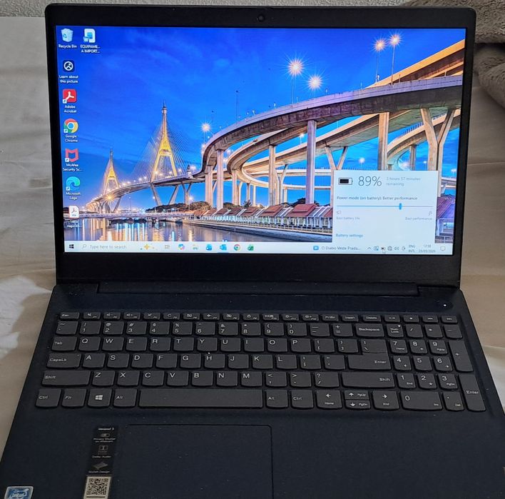 Vendo portátil Lenovo IdeaPad3, impecável, bateria 100% carregador e pasta incluidos