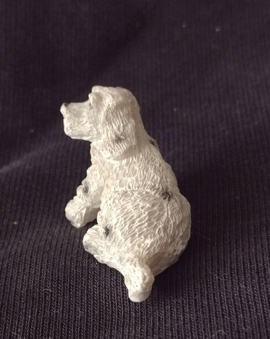 Figurka małego pieska