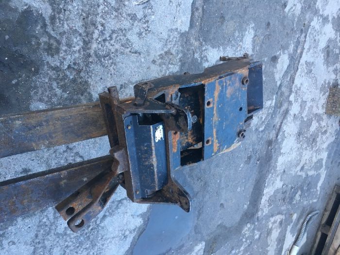 Zaczep zaczepy Cięgna Śruby New Holland Case MF Valtra JD Claas i inne