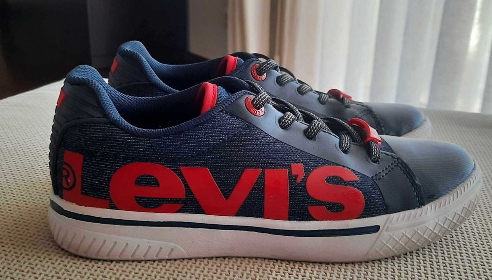 Ténis menino da Levis tamanho 34