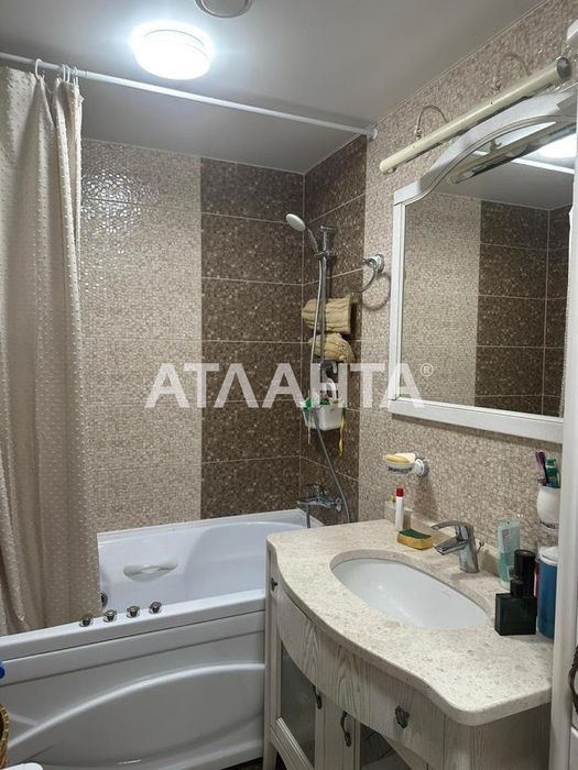 Продам 3 комнатную квартиру в кирпичном спецпроекте. Слободка