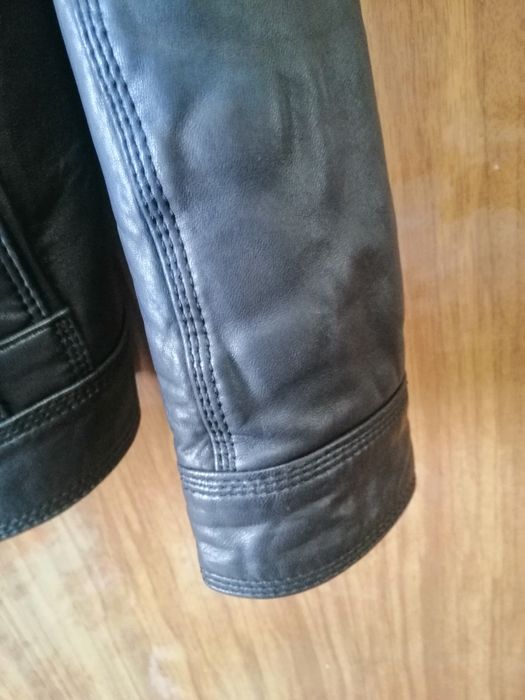 Куртка кожаная стильная.