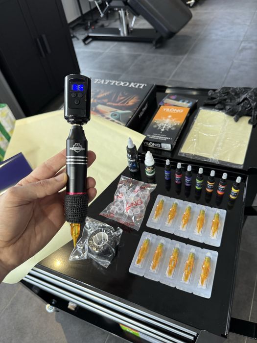 Kit Tatuagem Máquina Sem Fios Pen COMPLETO C/ Pele Treino, Tintas etc