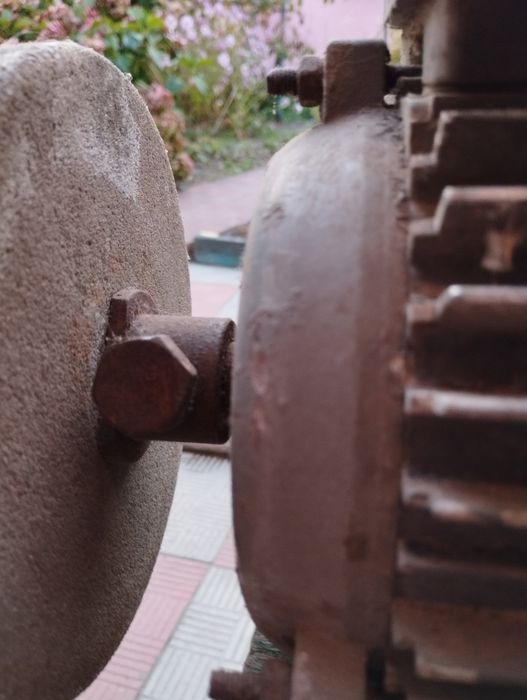 Електродвигун з минулого століття в гарному стані