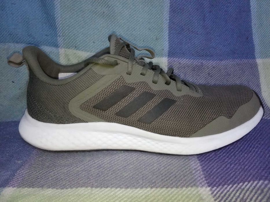46(29,5) Adidas кросівки