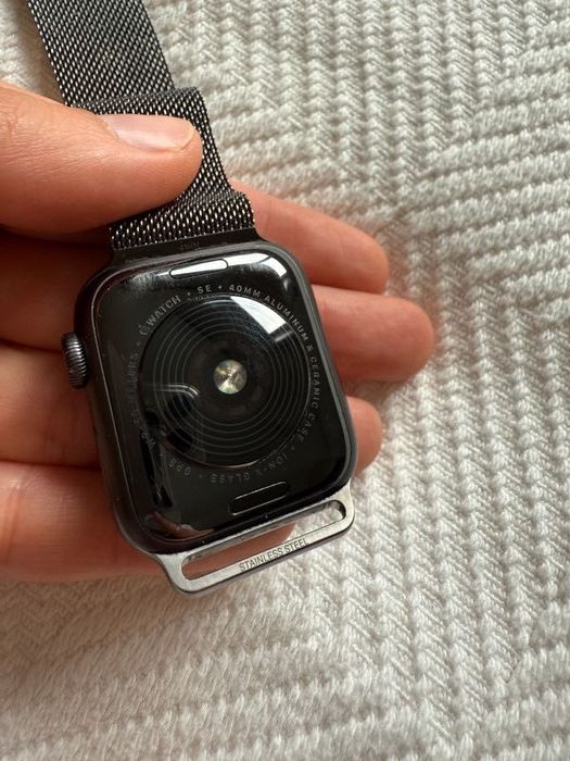 Apple Watch SE 40mm Milanese Loop