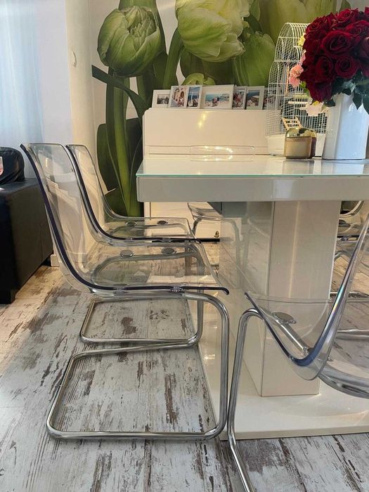 Stół  do jadalni salonu