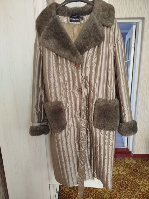 Пальто зимове, хутро натуральне